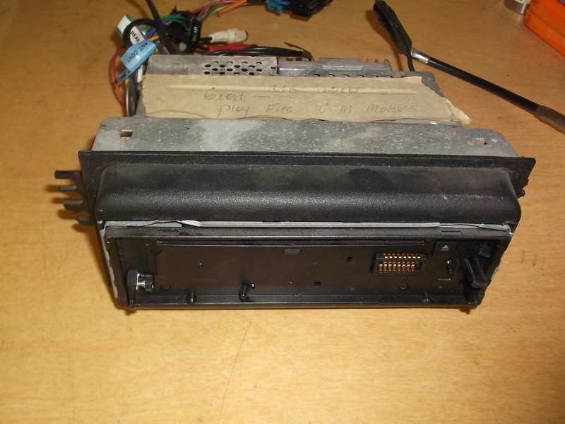 GM Radio 20901476, No Face, Has Plugs *FREE SHIPPING*