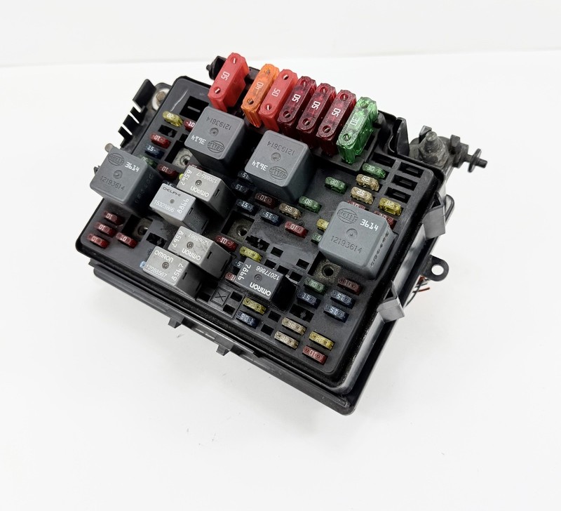 2000-2002 Chevy Silverado Sierra 1500 Under Hood Engine Fuse Box OEM 12193645-09