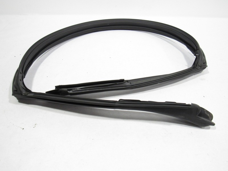 17-21 Porsche 718 Boxster 2017 Front Windshield Weather Strip Seal |:Y