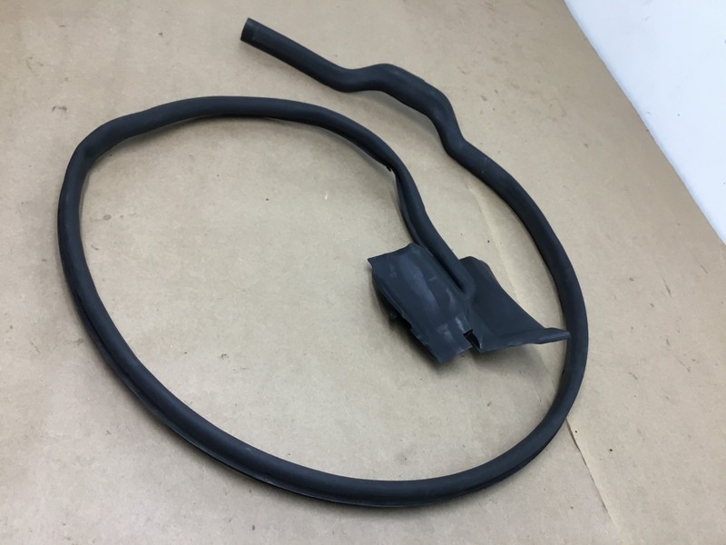 Maserati Ghibli Front Left Driver Body Seal Rubber Weather Strip 14 - 19 :O