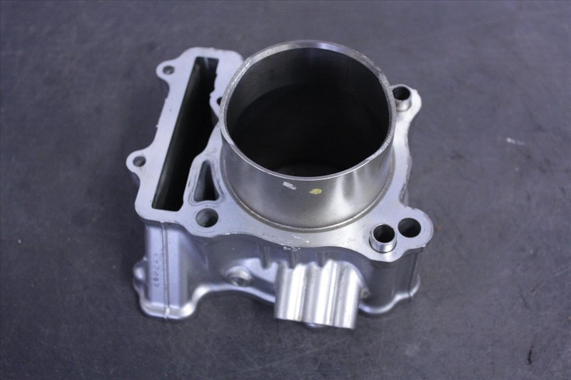 2006 SUZUKI DL 650 V STROM ENGINE CYLINDER JUG #2 OEM DL650 06