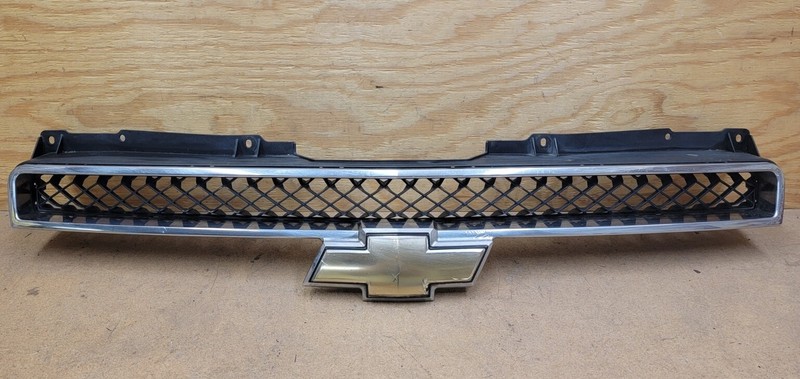 2007 - 2014 Chevrolet Suburban Avalanche Tahoe Front Upper Grille OEM