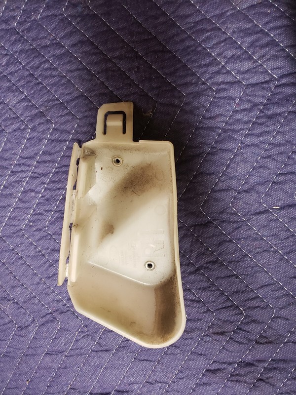 Ford Focus 1.0 11-14 RHD Rear Right Bumper Mount Bracket BM51-17A881-A 14614460