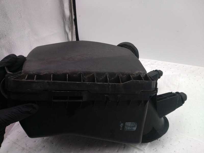 2011 Chevrolet Malibu Air Cleaner Assembly OEM 22756558 Used 127K Miles