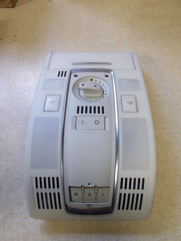 Audi Roof Console Dome Light with Sunglass Holder Switch Assembly 1822