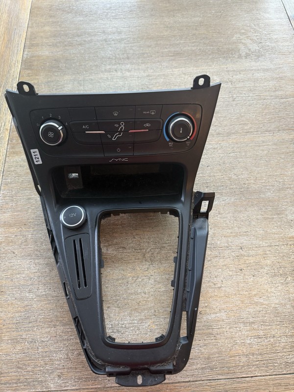 2015 2016 2017 2018 Ford Focus Shifter Bezel Climate Controls Heater AC