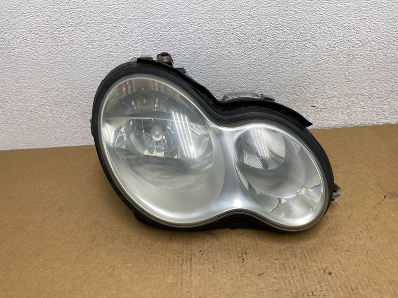 2005 to 2007 Mercedes-Benz C-Class Right Passenger Side Headlight Oem AC1808 DW