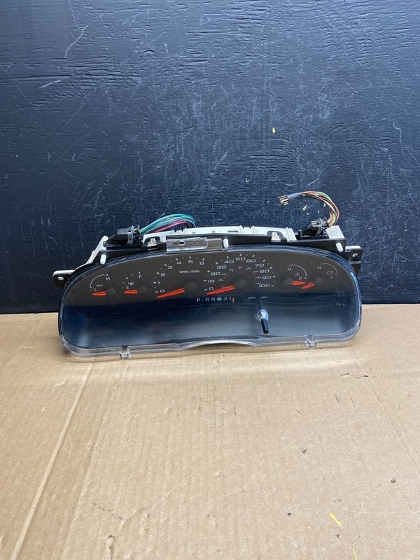 2006 Ford E350 Gauge Speedometer Cluster OEM ad2155 DG