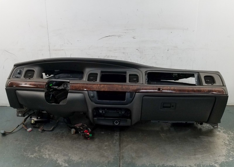 2006 Grand Marquis / Crown Vic Victoria Dash Panel #53752 Y1