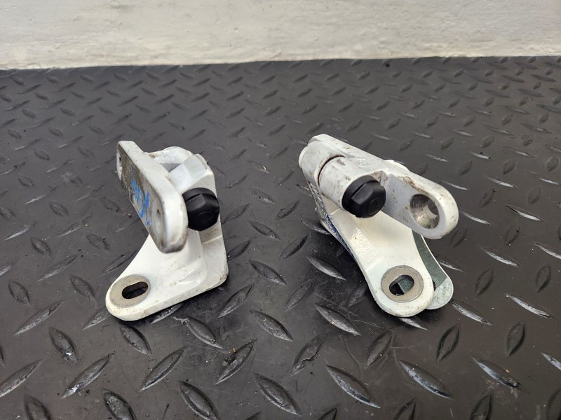 07-13 Mercedes-Benz S-Class Front Right Door Hinges Pair White OEM 221-720-10-37