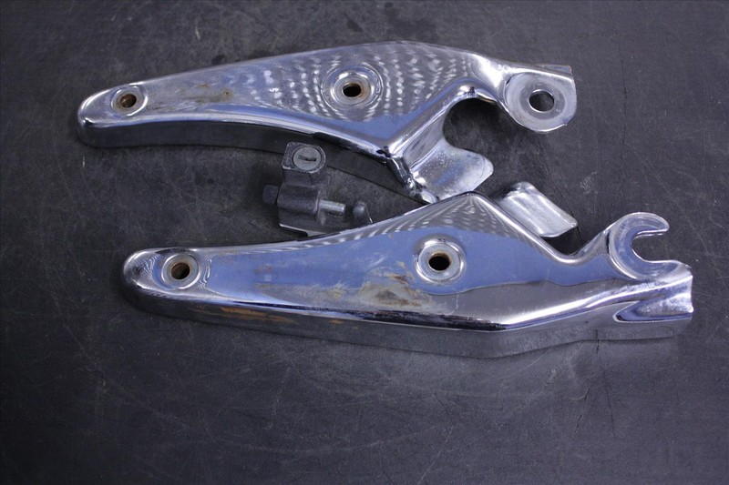 2005 HONDA VT 750 CB REAR FENDER STRUTS BRACKETS PAIR OEM VT750 05