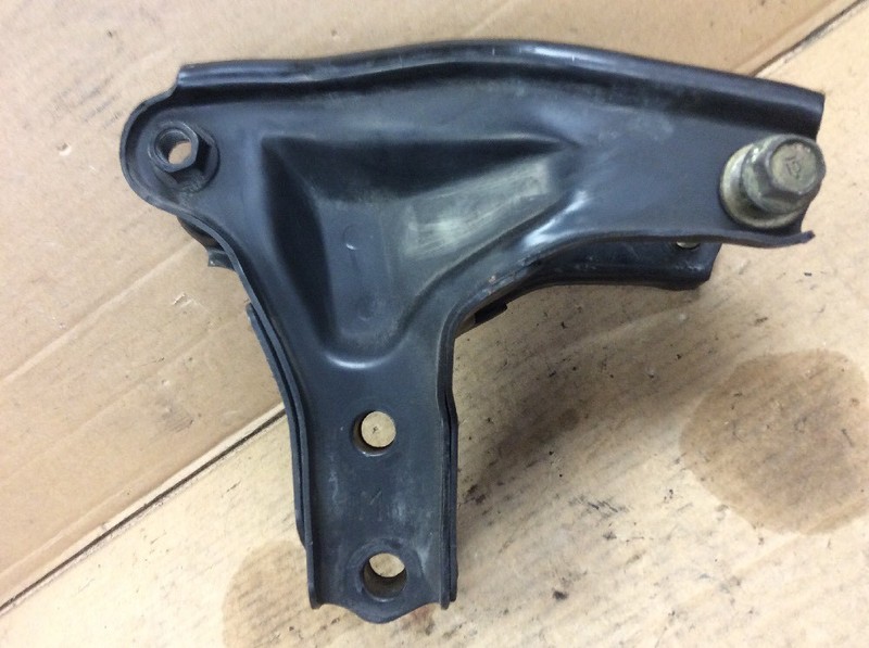 97-01 Honda CR-V 4WD AT Rear Engine Motor Mounting T Bracket Used OEM