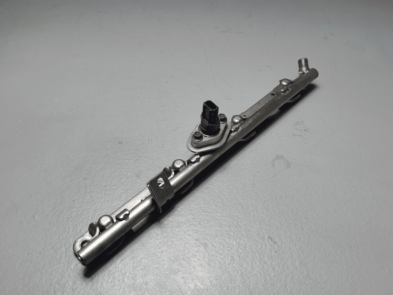 2021-2025 Toyota Sienna 2.5L Engine Fuel Injection Rail w/Pressure Sensor OEM