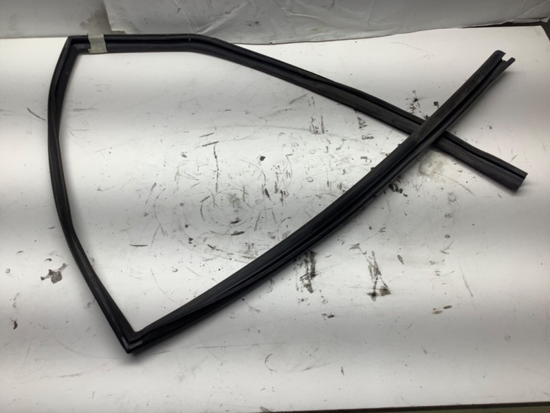 09-14 Honda Fit Left Rear Door Window Run Channel Molding 72775-TF0-003 OEM