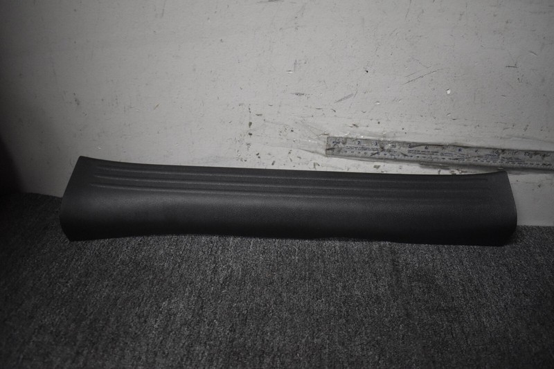 NISSAN MOLDING TRIM RIGHT SIDE FACTORY OEM