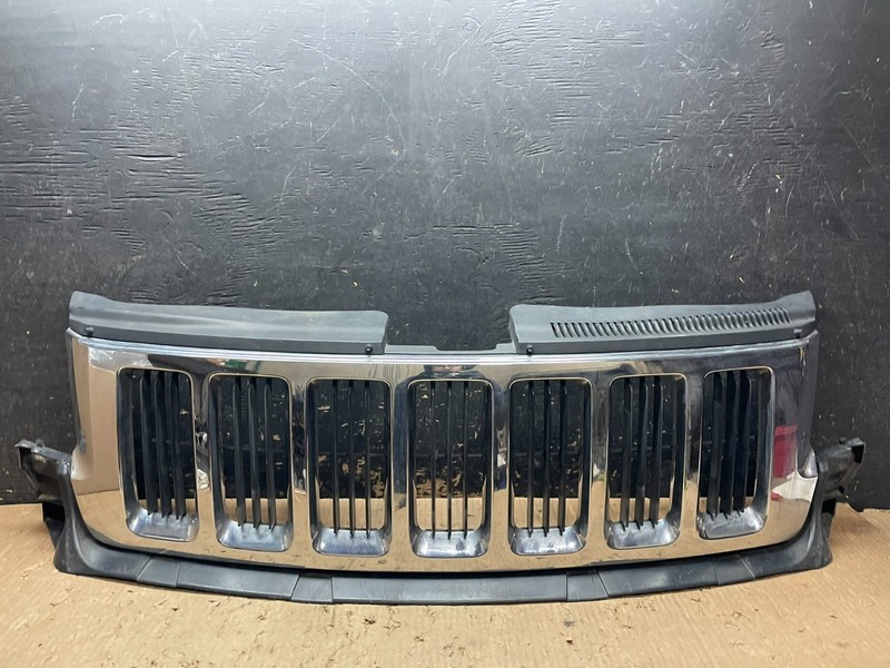 2011 to 2013 Jeep Grand Cherokee Front Upper Grill Grille OEM z5692 DG