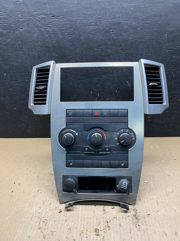 2008 to 2010 Jeep Grand Cherokee Center A/C Heater Climate Control OEM T1619 DG
