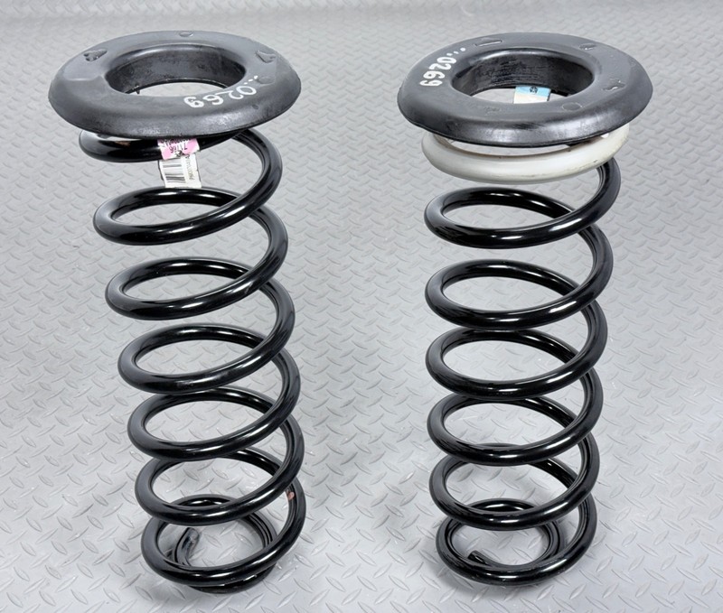 ✅ 13-24 RAM 1500 4th OEM REAR SUSPENSION COIL SPRING SET LEFT RIGHT ISOLATOR 84K
