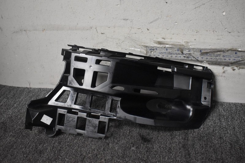2015-2018 PORSCHE MACAN TURBO REAR RIGHT SIDE BUMPER MOUNT BRACKET FACTORY OEM