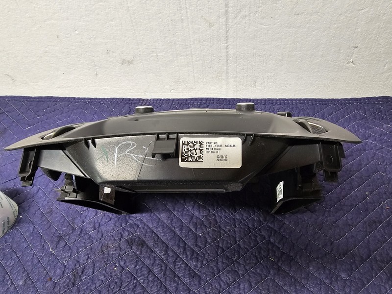 ****2015-2018 FORD FOCUS RADIO BEZEL WITH CONTROLS PART OEM