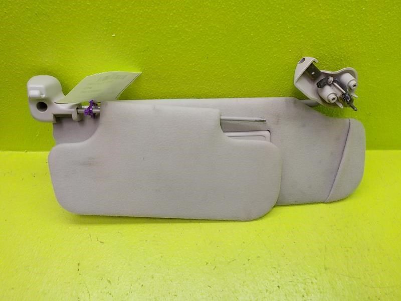 00-02 Chevrolet Tahoe Right Passenger Sun Visor W/ Light 2PC OEM 15172575