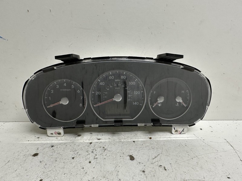 2010-2012 Hyundai Santa Fe 2.4L A/T Cluster Speedometer Tach Gauges Panel Oem