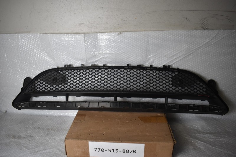 MERCEDES BENZ E450 BASE FRONT BUMPER CENTER GRILLE 2019-2020 OEM A 213 885 69 00