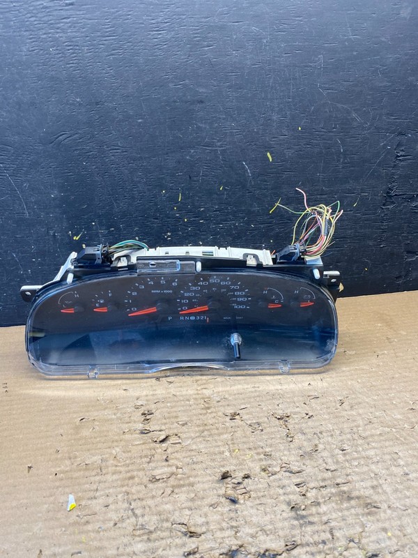 2006 Ford E350 Gauge Speedometer Cluster OEM s9009 DG