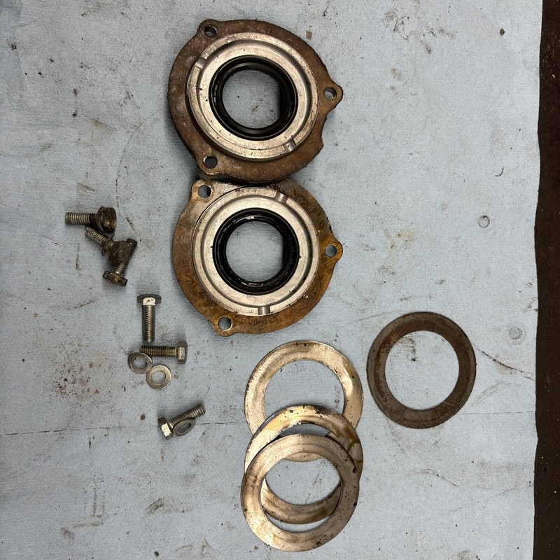 1969 Sno Flite Vintage Snowmobile Kohler 309 Motor crank case bearing caps