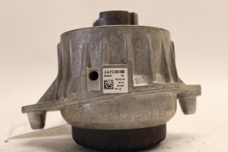 2017-2019 MERCEDES E-CLASS E300 W213 RWD 2.0L RIGHT ENGINE MOTOR FRAME MOUNT OEM