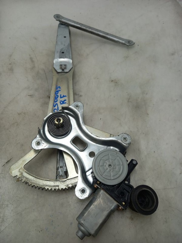 01 02 03 04 05 TOYOTA RAV 4 FRONT PASSENGER RIGHT WINDOW REGULATOR