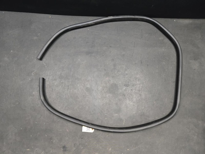 Rear Right Door Body Weatherstrip 2018 Range Rover Velar J8A2-253A10-A 19 - 22