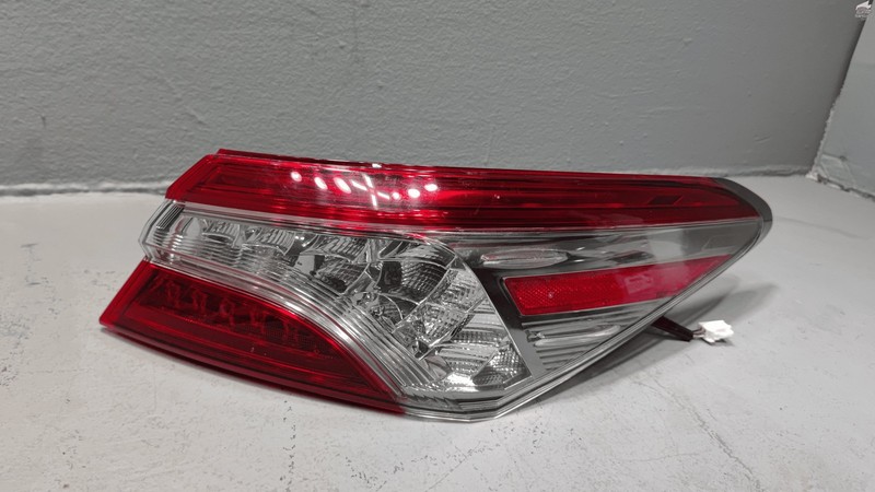 2018-2020 Toyota Camry Rear Right Passenger Side Outer Taillight Lamp OEM