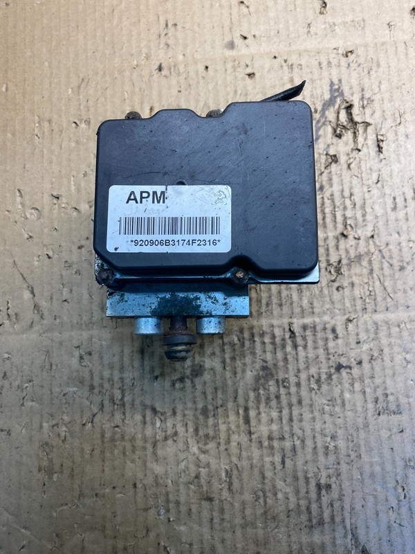 2009 to 2014 Cadillac Escalade ABS AntiLock Brake Pump Control 22910906 AB3510
