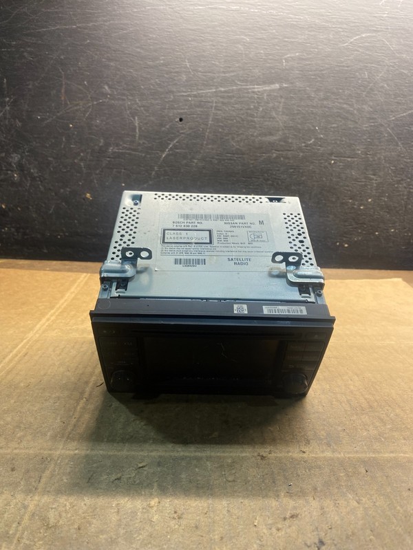 2011 to 2012 Nissan Rogue AM FM XM Radio CD Player Screen Receiver Y4050 DG