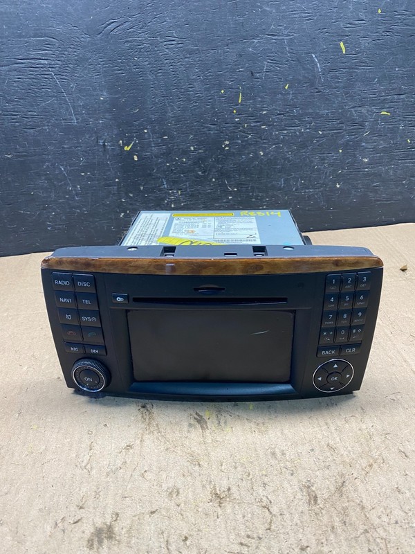 2006-2009 Mercedes W251 R350 Head Command Navigation Radio Player R8514 DG