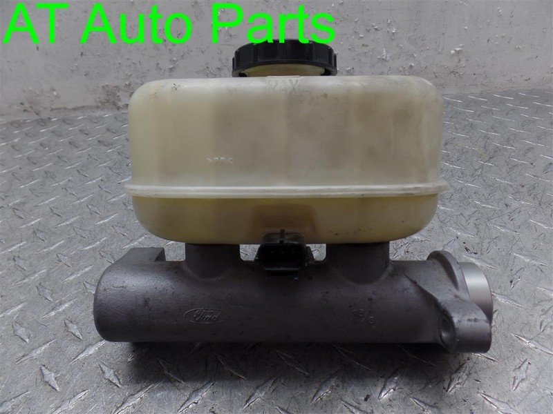 99 00 01 02 03 04 6.8L BRAKE MASTER CYLINDER 5C3Z2140MA