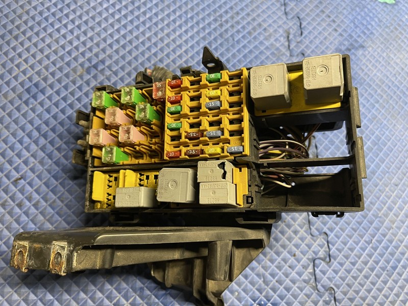 2007-2011 Ford Ranger 4.0L Engine Fuse Box Assembly Oem Tested
