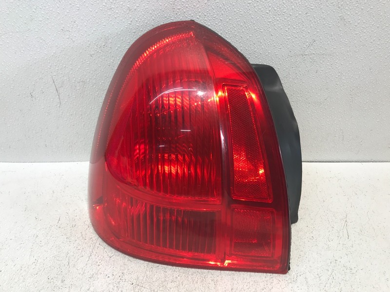 03-11 LINCOLN TOWN CAR LEFT LH DRIVER SIDE TAIL LIGHT TAILLIGHT OEM