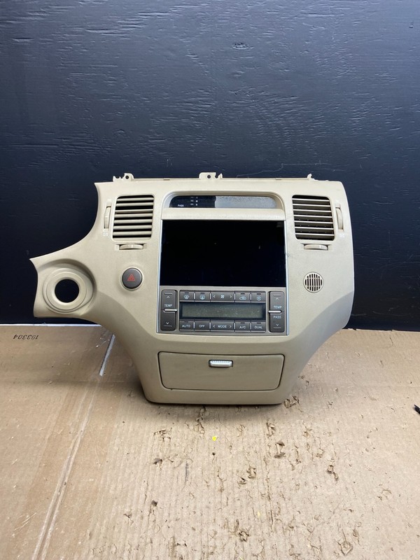 2006 to 2011 Hyundai Azera Radio Climate Control Trim Panel Bezel AB5791 DG