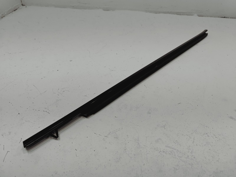 18-20 TOYOTA CAMRY XSE REAR LEFT DRIVER SIDE DOOR WINDOW BELT MOLDING BLACK OEM