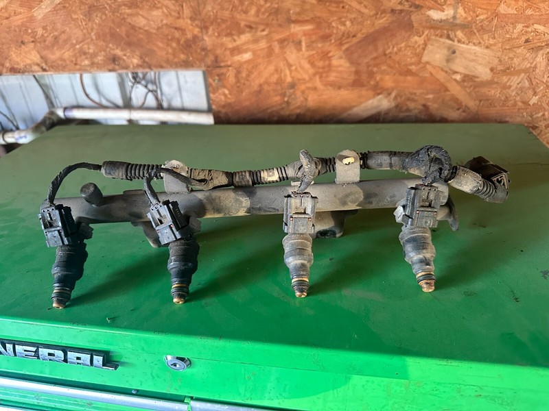 95-99 ECLIPSE TALON 420A OEM FUEL RAIL W/ INJECTORS & WIRING HARNESS