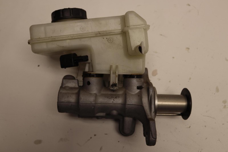 2018-2023 VW VOLKSWAGEN TIGUAN POWER BRAKE MASTER CYLINDER W/ TANK OEM