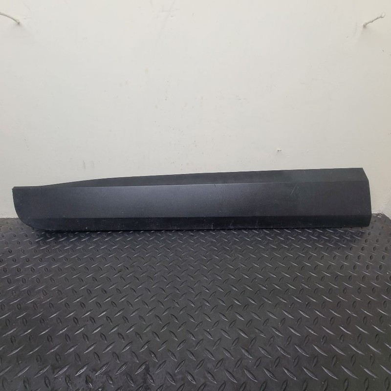 18-24 Chevrolet Traverse Front Left Driver Door Molding Textured OEM 84241761