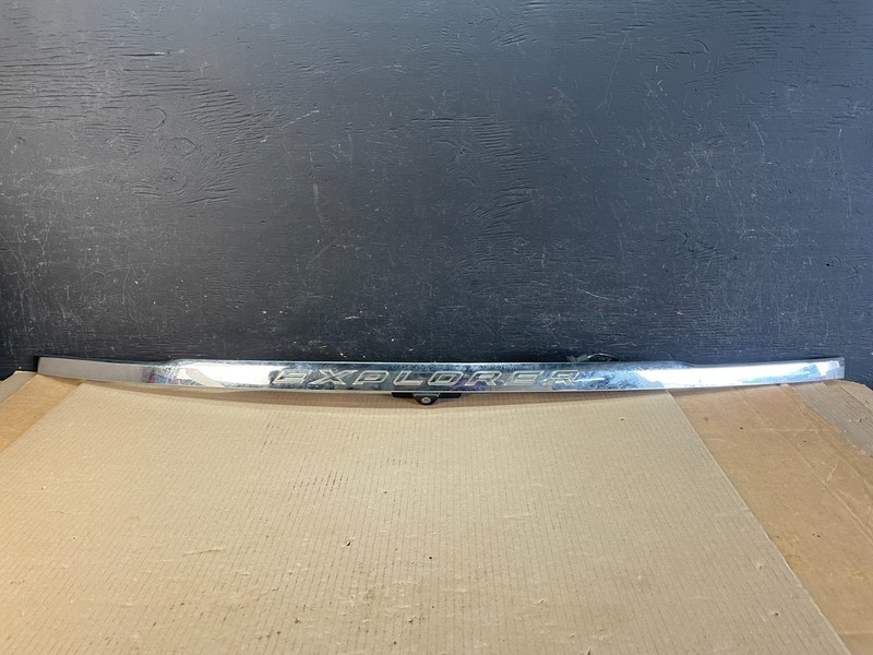 2011 to 2014 Ford Explorer Rear Tailgate Gate Trim Molding With Camera ae3439 DG