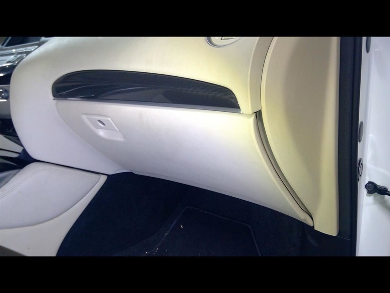 2017-2020 QX60 Glove Box 1573356