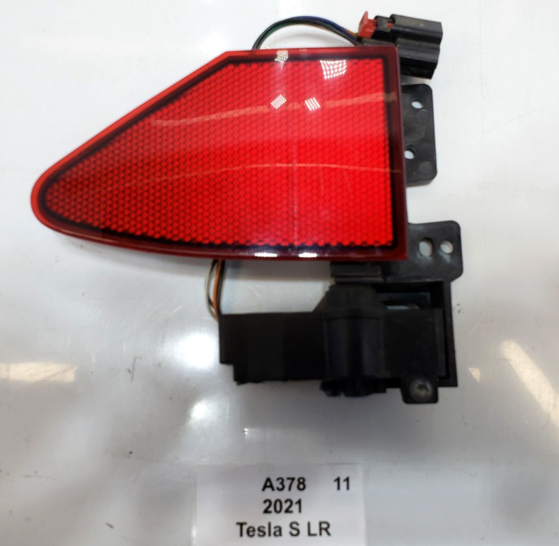 ✅ 12-25 OEM Tesla Model S X Rear Left Driver Side Tail Light Charge Reflector
