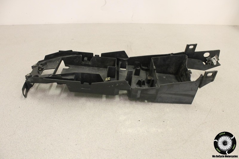 2007 Yamaha FZ1 REAR BACK INNER FENDER MUD GUARD PLASTIC FZ 1 07