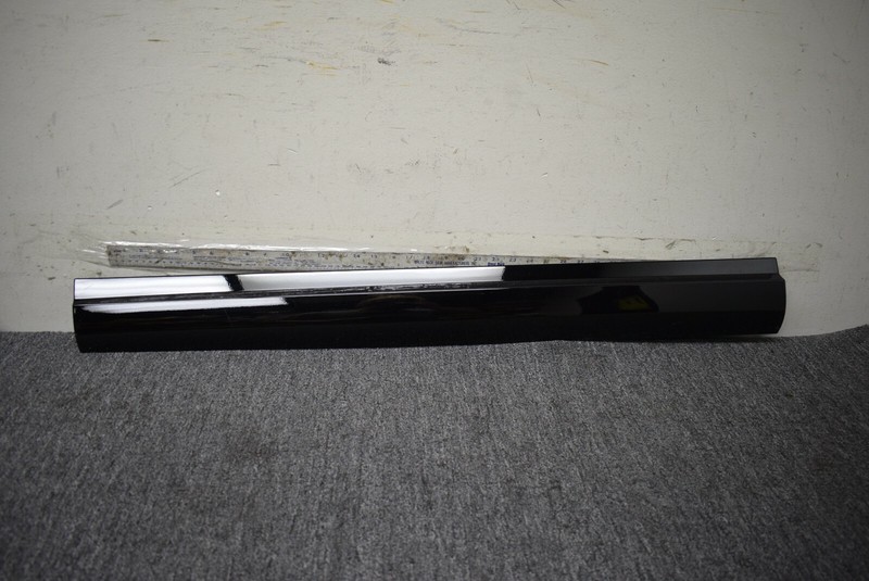 MASERATI LEVANTE DOOR MOLDING TRIM FACTORY OEM