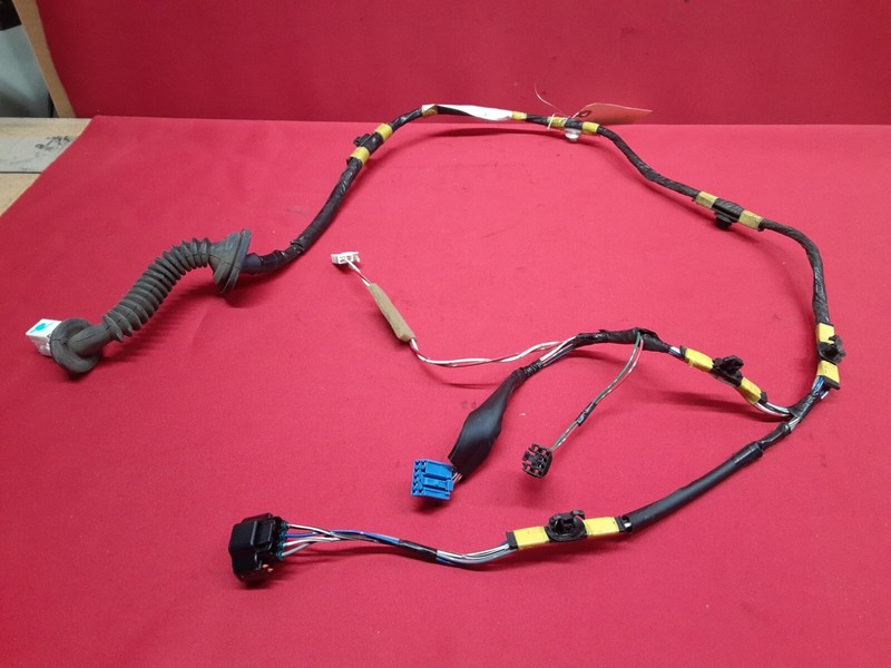 2001 - 2007 Toyota Highlander REAR Left / Right Door Wiring Harness 82153-48090